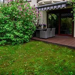 Inpoint 2-Bedrooms Apartment With Private Garden And Free Parking