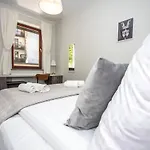 Inpoint 2-Bedrooms Apartment With Private Garden And Free Parking