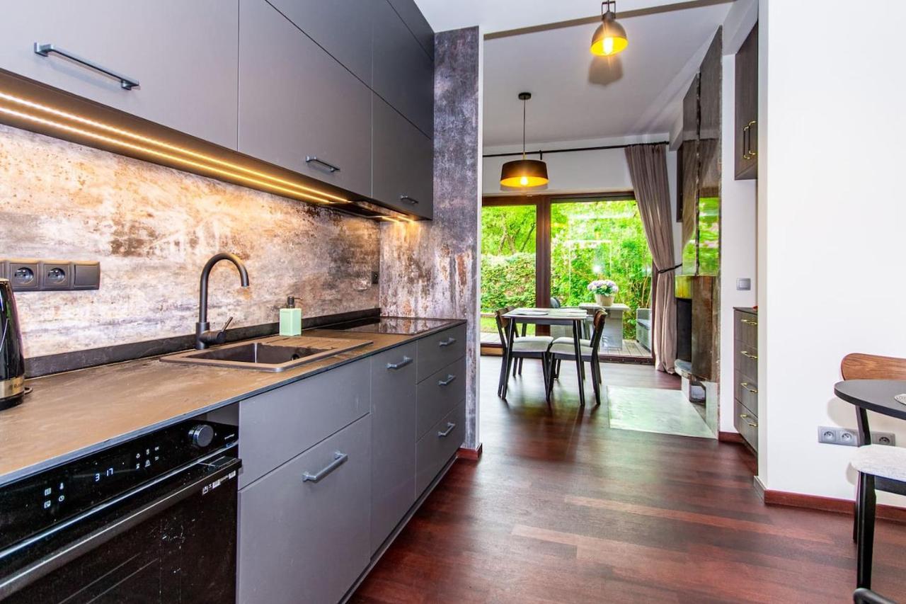 Inpoint 2-bedrooms With Private Garden And Free Parking Appartement