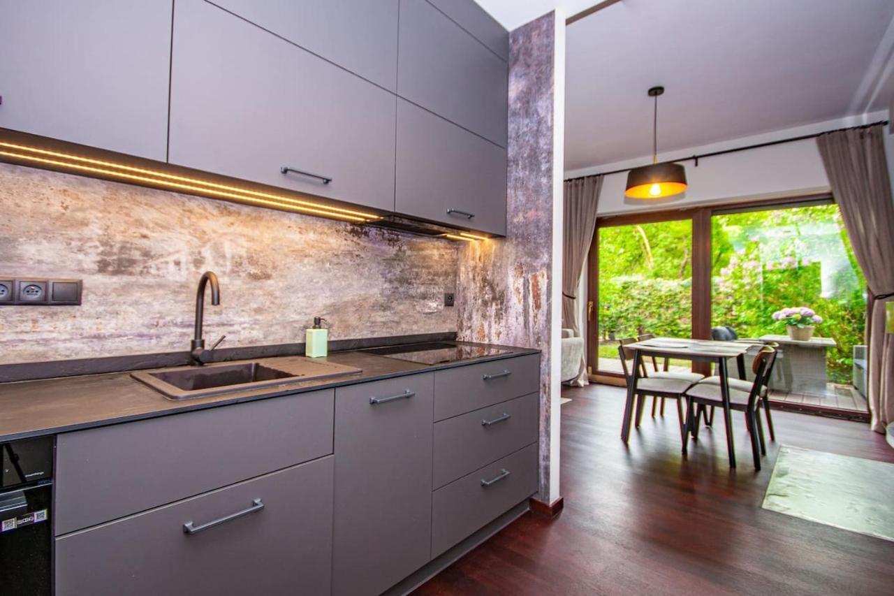Inpoint 2-bedrooms With Private Garden And Free Parking Appartement *