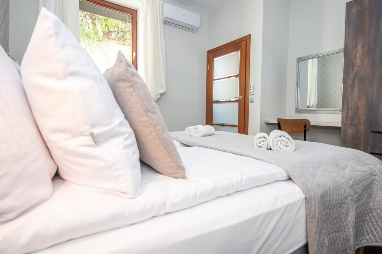 Inpoint 2-bedrooms With Private Garden And Free Parking * Krakau